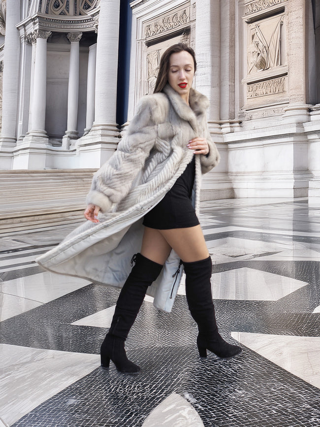 Pearl & Shadow – Herringbone Mink Elegance in Motion S