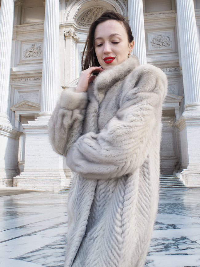 Pearl & Shadow – Herringbone Mink Elegance in Motion S