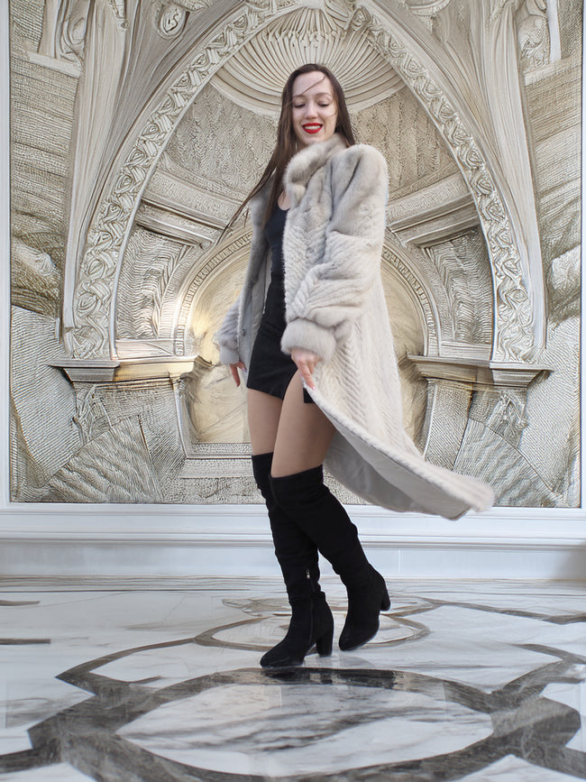 Pearl & Shadow – Herringbone Mink Elegance in Motion S