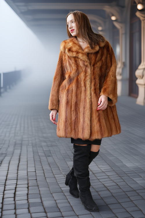 Vintage mink fur coat in caramel-brown with wide collar and long sleeves