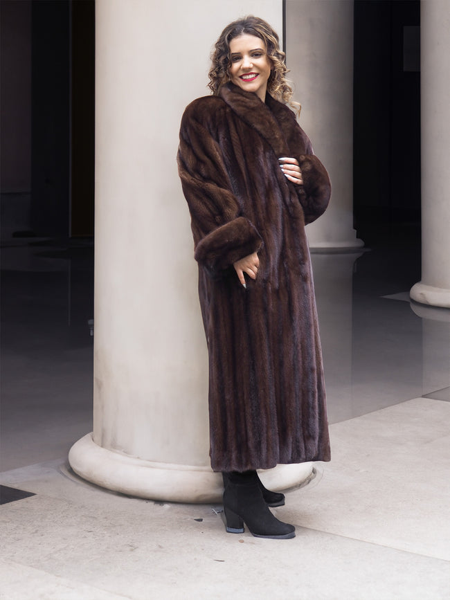Luxurious Mahogany Lunaraine Canadian Mink Fur Coat By Creeds L/XL