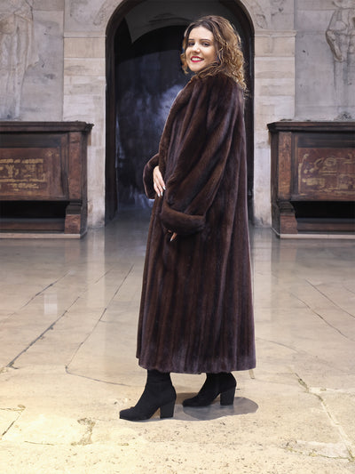 Luxurious Mahogany Lunaraine Canadian Mink Fur Coat By Creeds L/XL