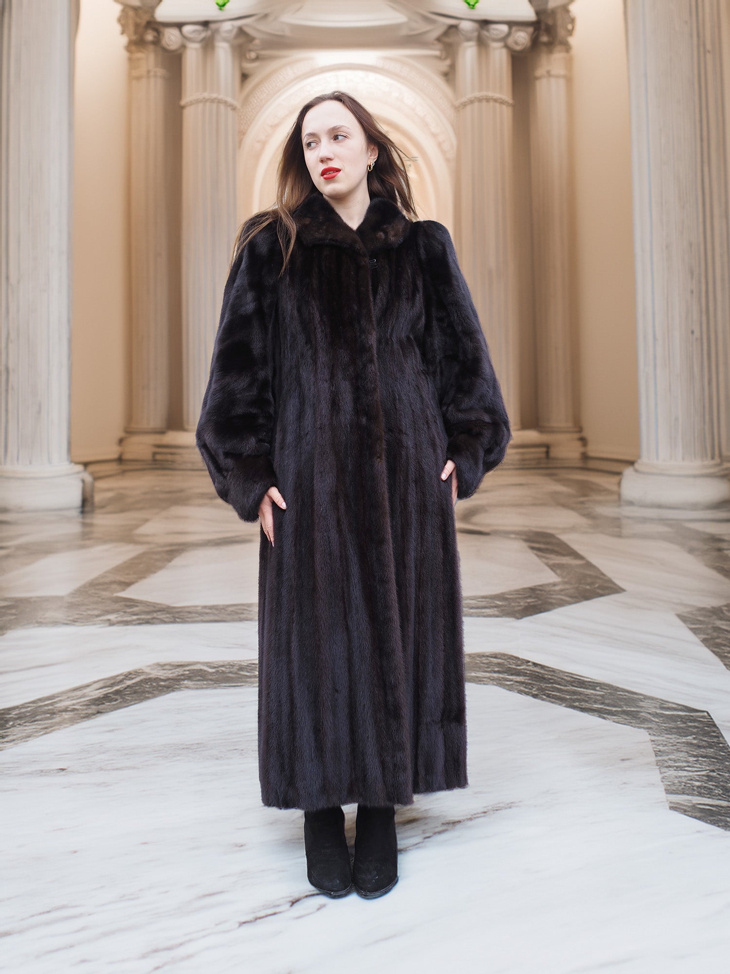 Black Mink Full-Length Fur Coat – Midnight Opulence in Motion M/L