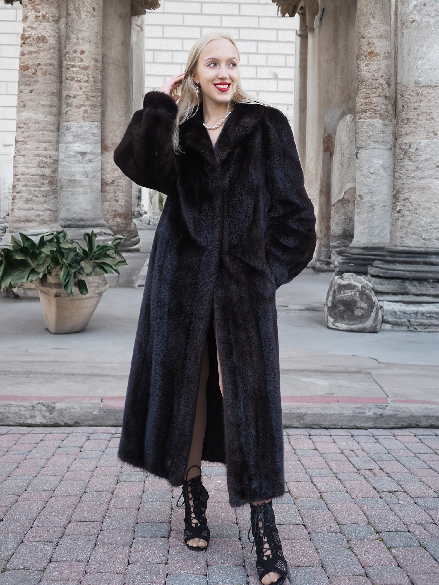 Black Mink Fur Coat - Elegant Winter Fashion
