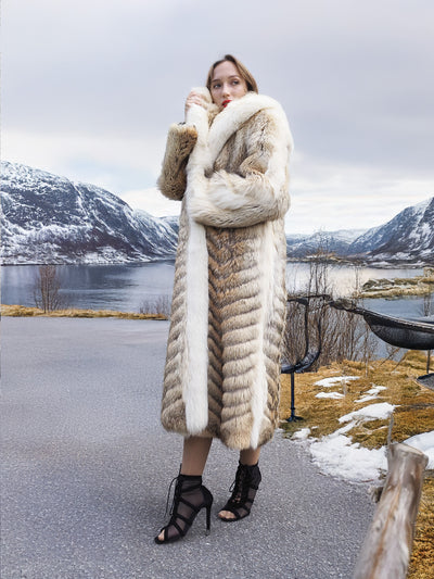 Stylish coyote fur coat with white fox trim