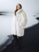 "Winter Queen" – White Fox Coat with Dramatic Collar and Voluminous Silhouette