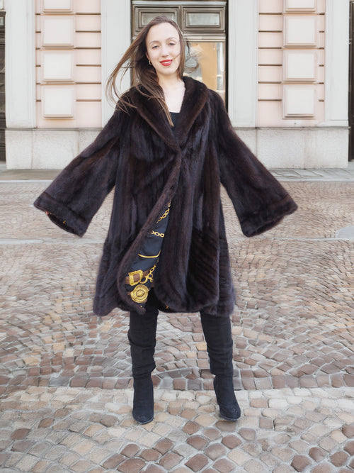 Mahogany Mink Swing Coat with Baroque Lining in XL/XXL, featuring wide bell sleeves and luxurious fur texture, ideal for elegant winter fashion.