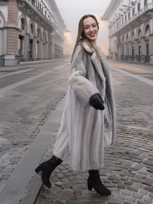Sapphire Grey Mink Fur Coat S/M Excellent styled in a foggy street. Vintage fur coat with classic tailoring and luxurious warmth for winter elegance.