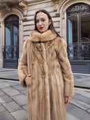 Golden Reverie M - Vintage mink coat with structured collar and soft texture, ideal for luxury winter wardrobes.