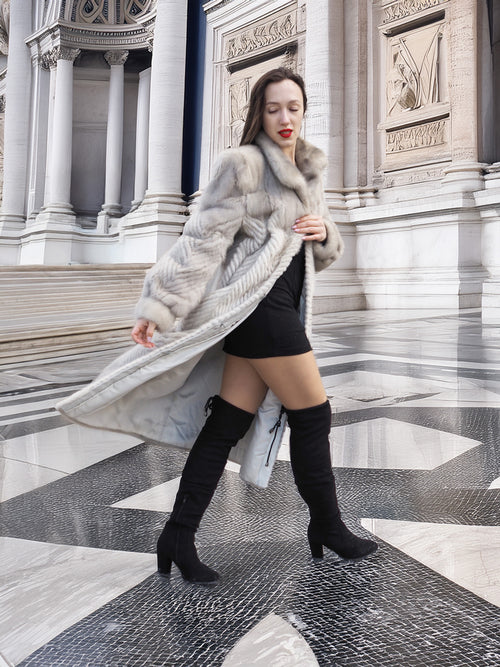 Pearl & Shadow – Herringbone Mink Elegance in Motion S