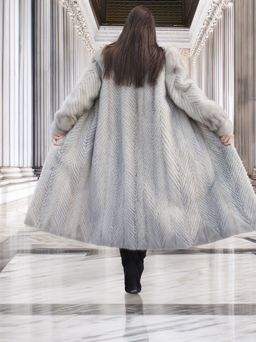 Pearl & Shadow – Herringbone Mink Elegance in Motion S