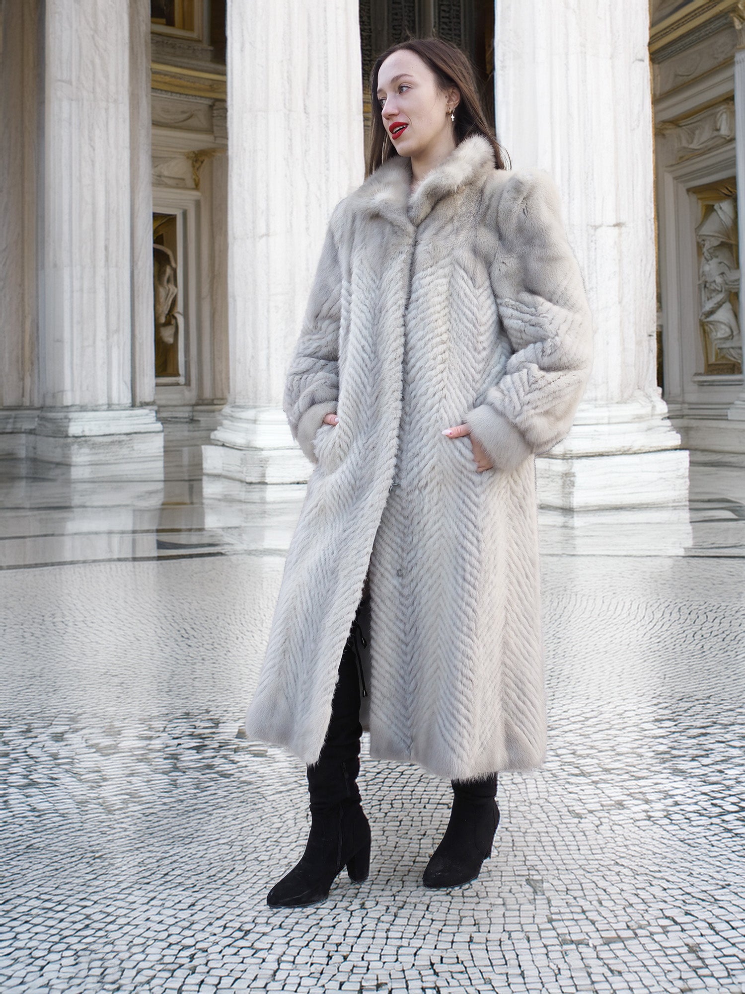 Pearl & Shadow – Herringbone Mink Elegance in Motion S