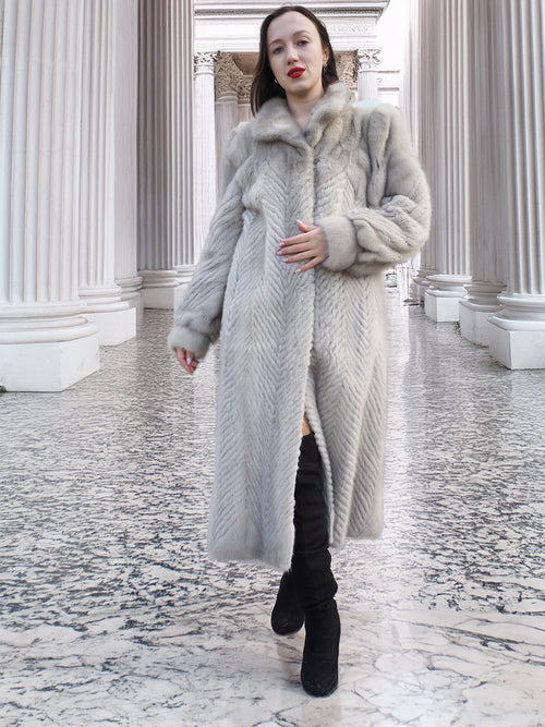 Pearl & Shadow – Herringbone Mink Elegance in Motion S