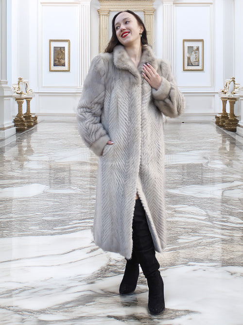 Pearl & Shadow – Herringbone Mink Elegance in Motion S