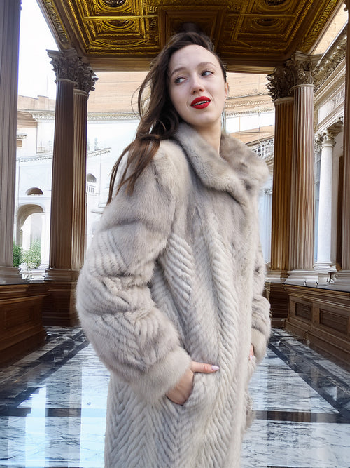 Pearl & Shadow – Herringbone Mink Elegance in Motion S
