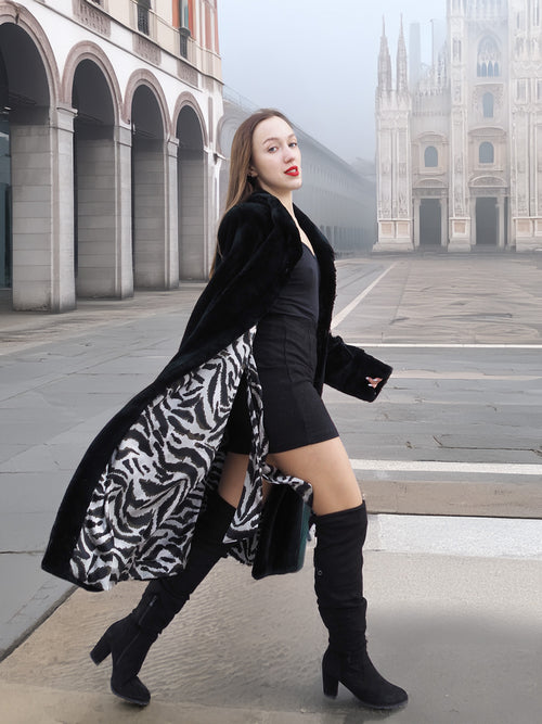 Sheard Deep Emerald Green Mink Fur Coat M Excellent in motion, revealing zebra-print lining and luxurious fur texture for bold winter fashion.