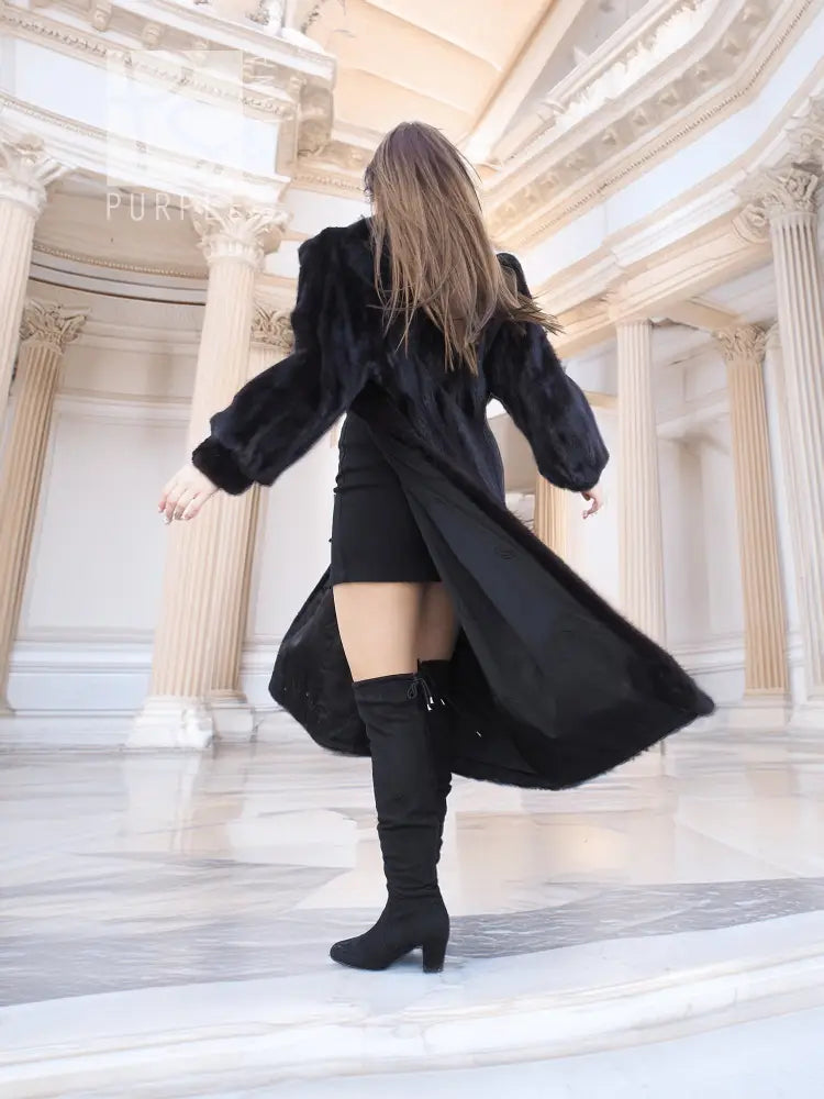 Black mink fur coat with long sleeves and wide open sides