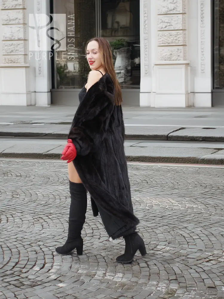 Black mink fur coat with full-length oversized collar and buttonless front