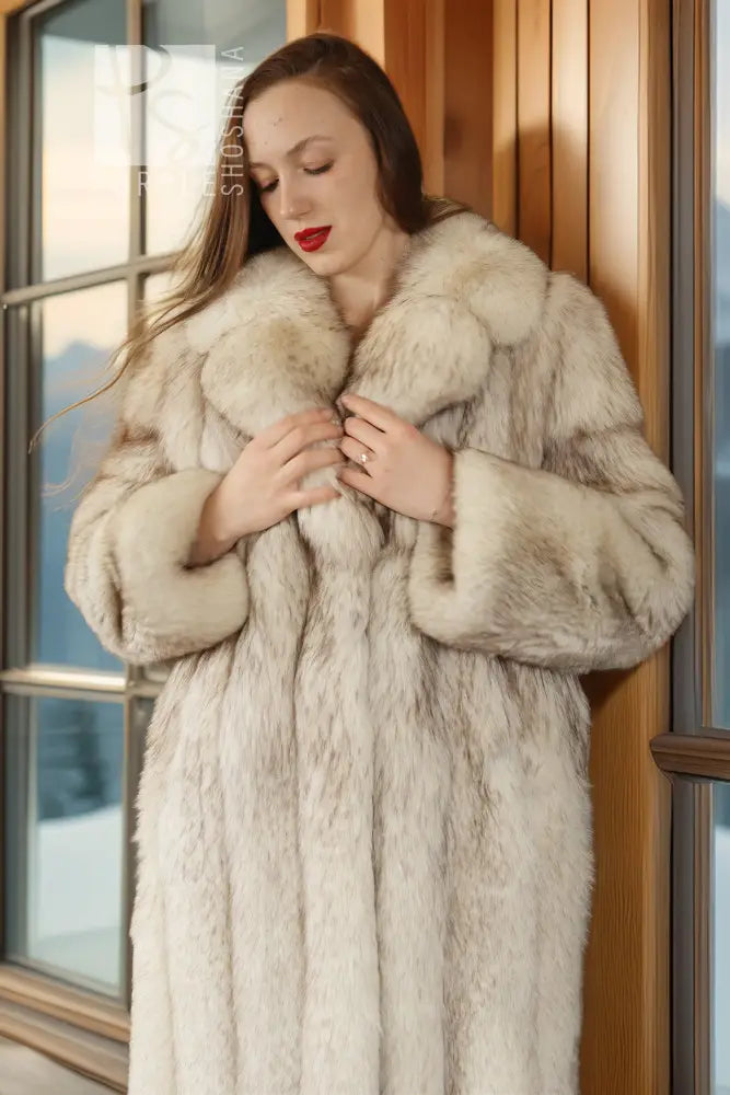 Cream plush fox fur coat with wide notch collar, close-up at shoulders and chest