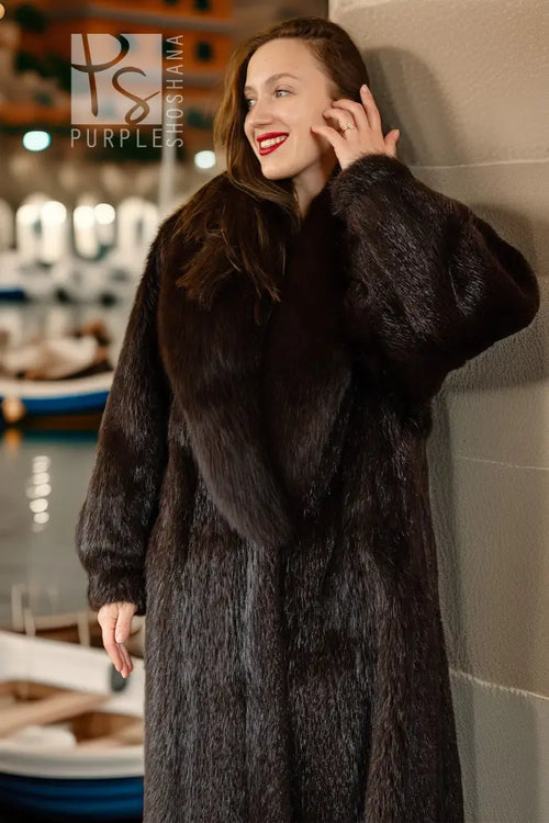 "Espresso Palazzo" beaver fur coat with fox collar, dark brown, buttonless front