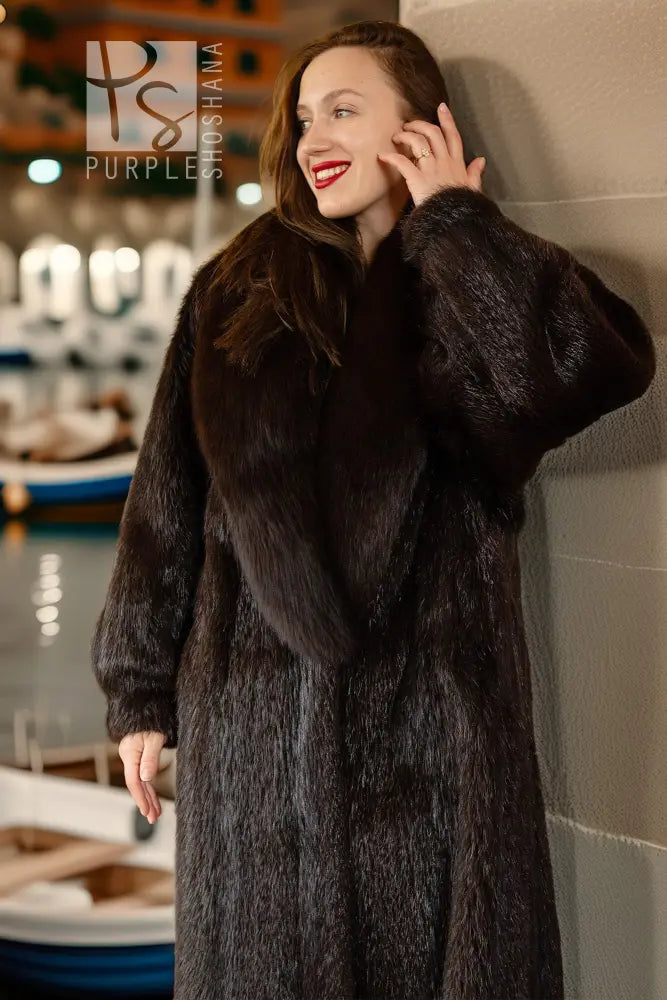 "Espresso Palazzo" beaver fur coat with fox collar, dark brown, buttonless front