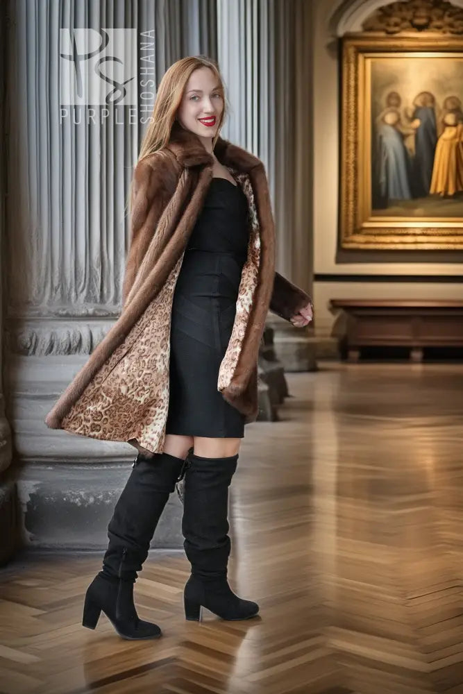 Brauner Nerzmantel mit breitem Kragen und offenem Saum mit Innenfutter
