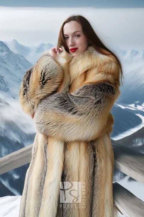 Golden island fox fur coat, close-up on collar and darker gray fur paneling
