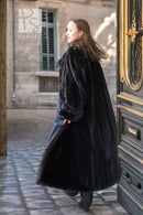 Reversible mink fur coat in dark black, full-length with long fur sleeves and collar