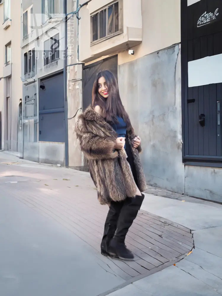 Raccoon fur coat, side view, wide collar, button front, dark brown/gray