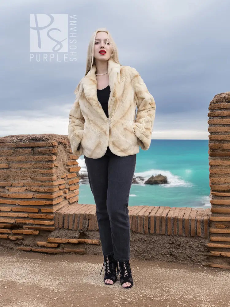 Reversible sheared mink fur jacket, cream; front view with broad, fur-lined collar
