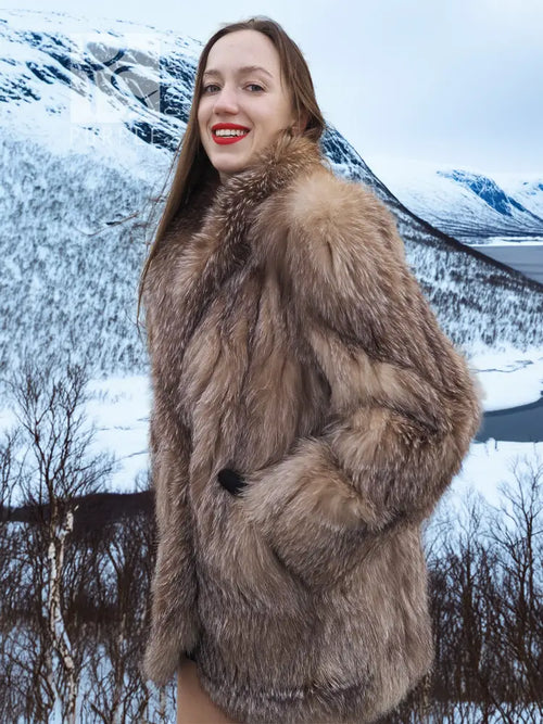Women’s light brown fox fur coat, plush textured fabric, size M.