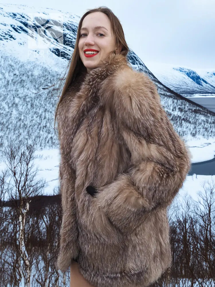Women’s light brown fox fur coat, plush textured fabric, size M.