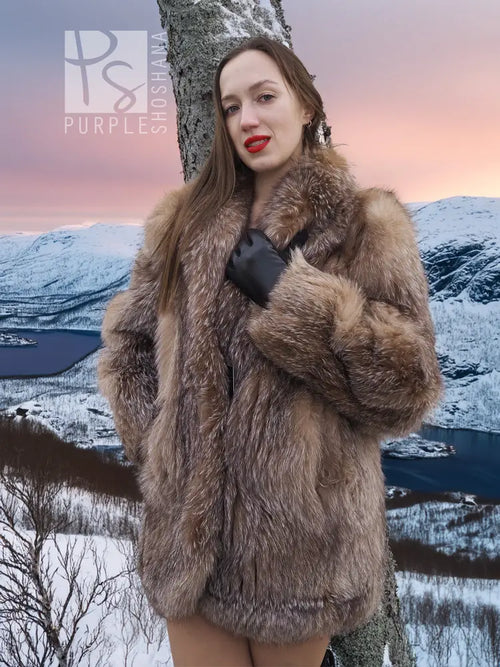 Women’s light brown fox fur coat with layered fur trim, size M.