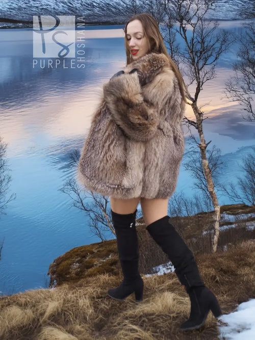 Women’s light brown fox fur coat, short length, full sleeves, size M.