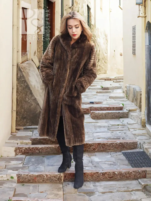 Long sheared beaver fur coat in dark brown with buttonless front and plush sleeves