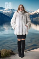 Light faux fur jacket, short and flared with vertical panel stitching and rounded cuffs