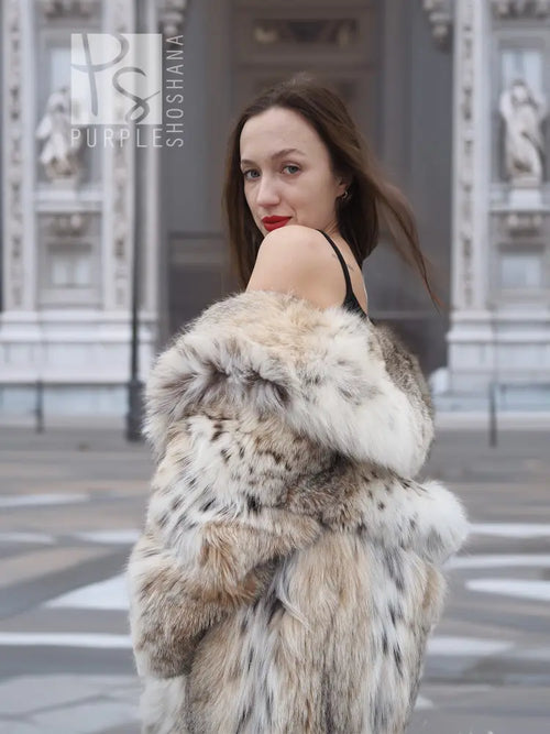 Spotted plush fur shoulder stole coat with shawl collar, beige with dark spot pattern