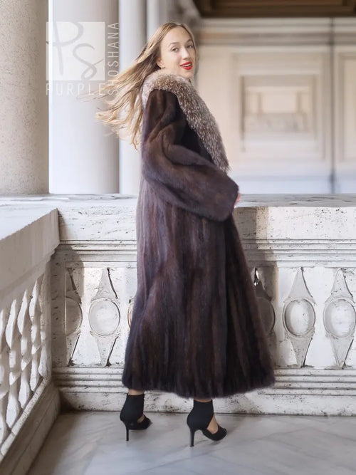 Vintage mink fur coat with light gray fox fur collar, side profile