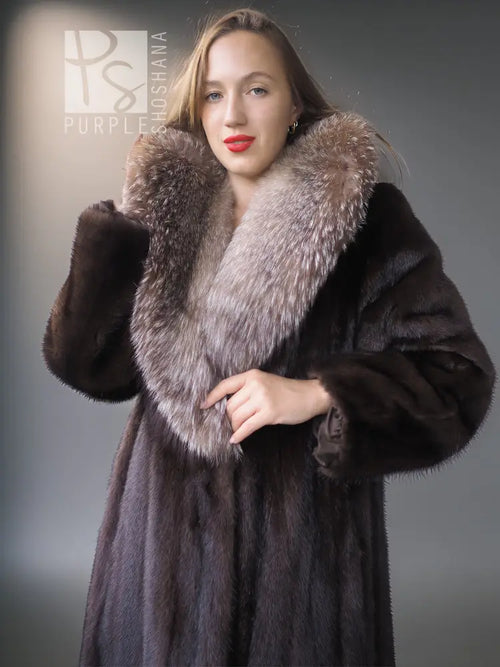 Vintage mink fur coat with pale fox-fur collar, front close-up framing the face.