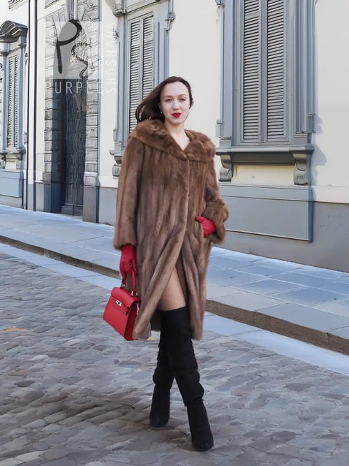 Brown fur coat with hooded collar and long sleeves, calf-length style