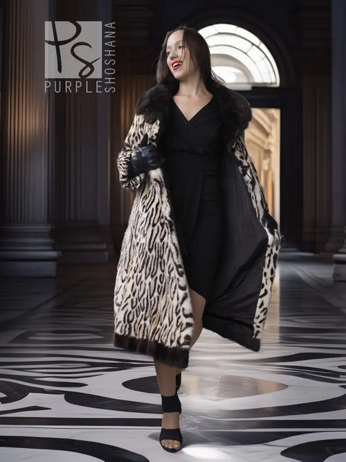 Stenciled mink coat with leopard print, black belt and long sleeves, mid length