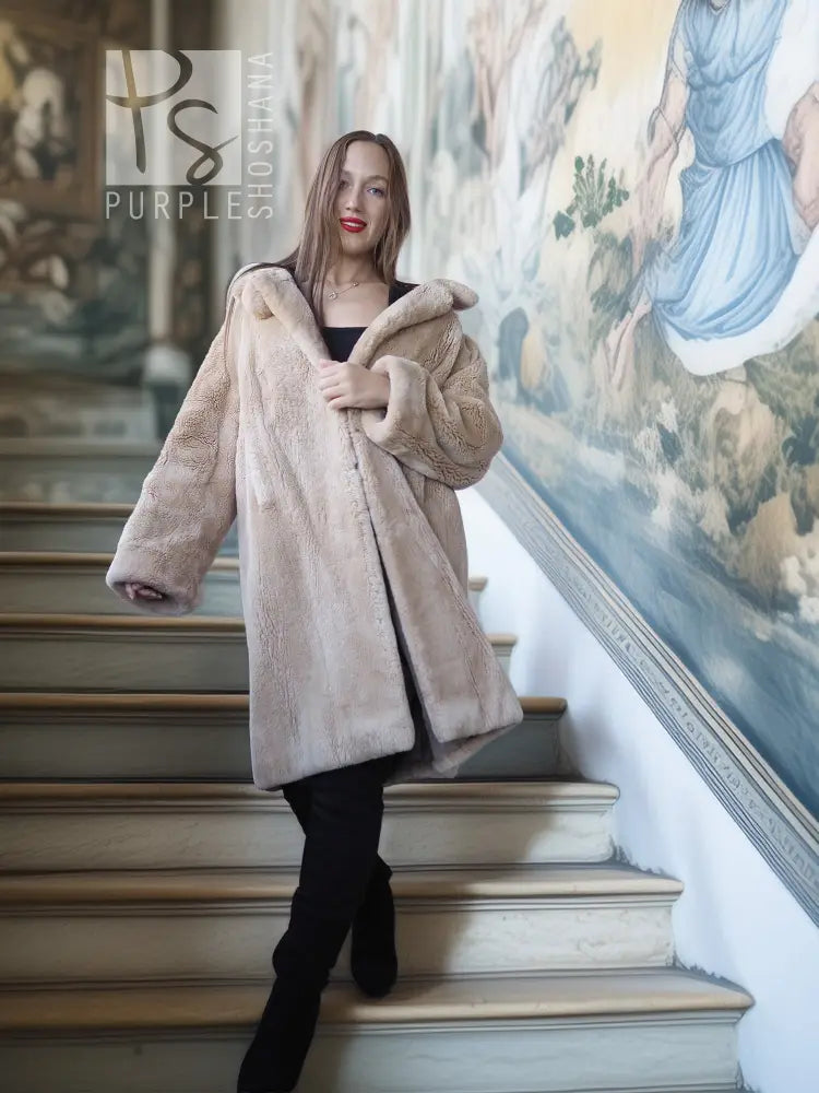 Honey beaver coat with soft shear texture, long sleeves and plush high collar