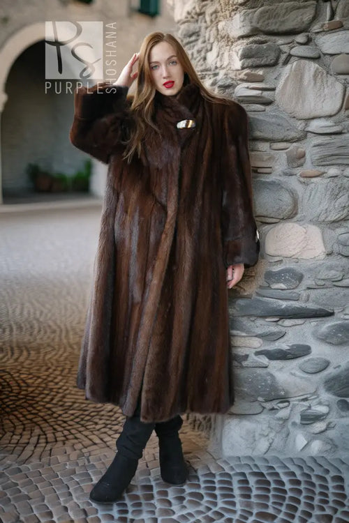 Brown mink coat with wide fur collar and open front, long hem and buttoned cuffs