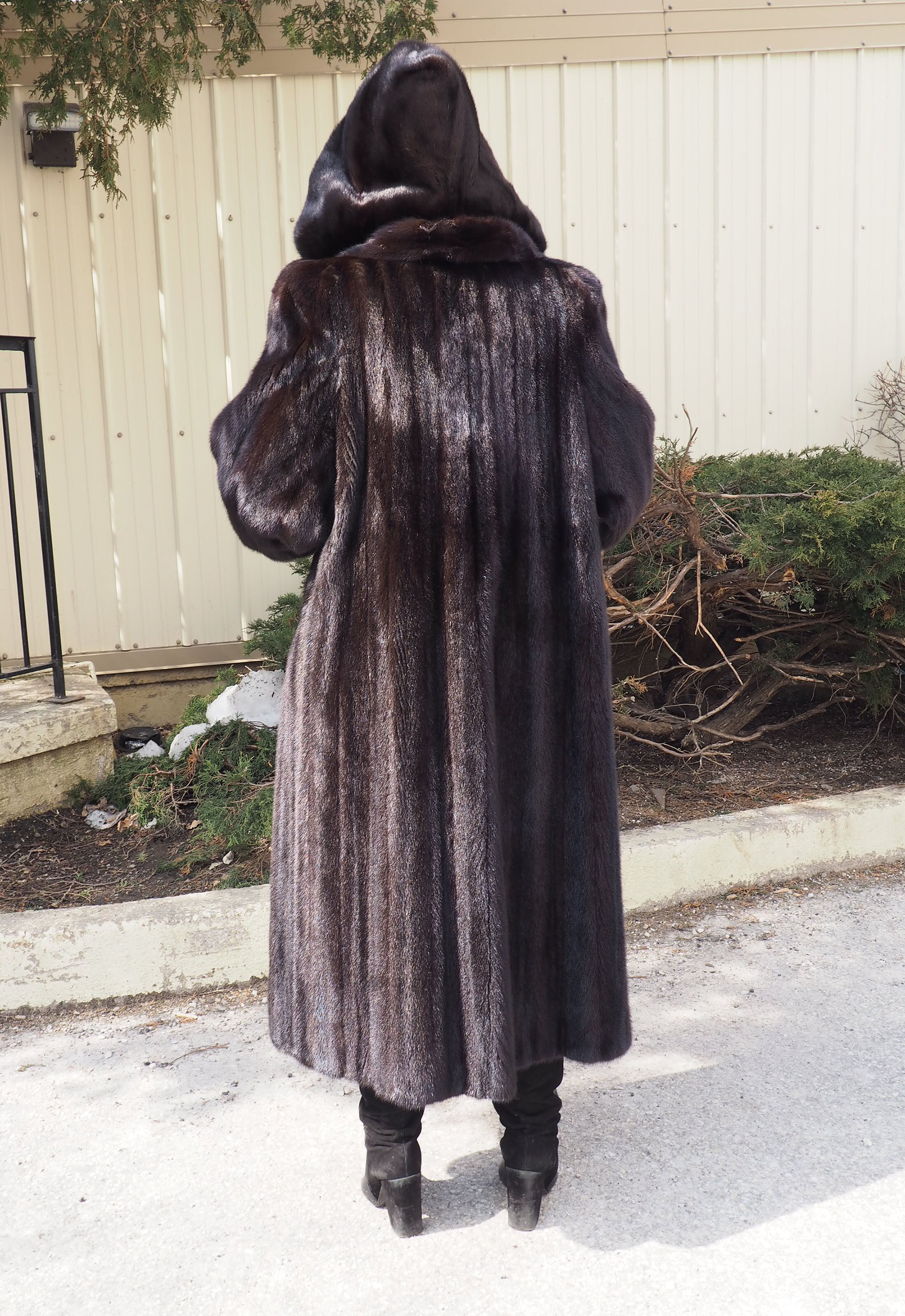 Dark Ranch Black Mink Fur Coat Jacket M/L No Monogram - Stylish– Purple  Shoshana Furs